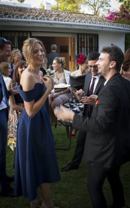 Espectador reacciona a la magia de Olivier en una boda en Marbella